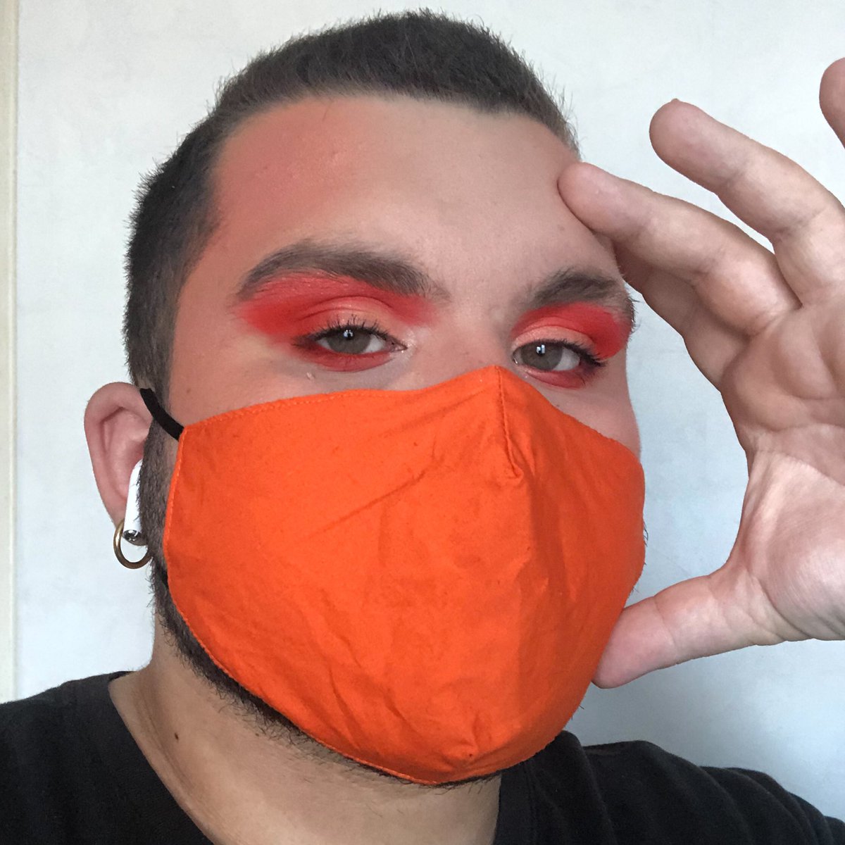 coup de soleil mais masqué 🔥☀️

<a href="/ObsessionLDN_/">Makeup Obsession</a> squeeze me palette + isn’t it peachy blush palette

instagram.com/mickupytb