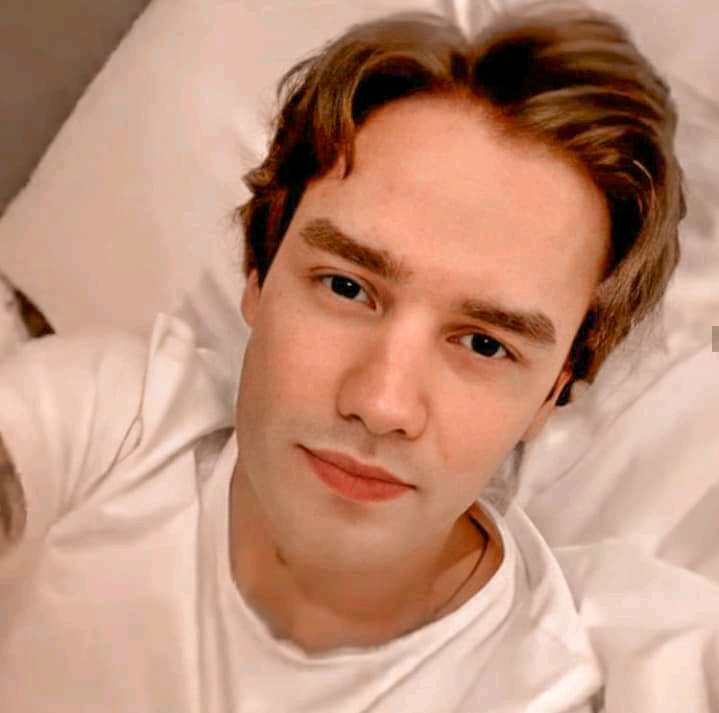 misisnistyles's tweet image. happiest birthday to this amazing man!!! enjoy your day payno, goodluck with the show ✨ #lpshowact2 #Lp2Show