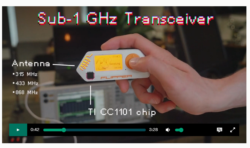 dayne_storm's tweet photo. Acabo de ver en KickStarter este "tamagochi" para hackers. 
#flipperzero trabaja con protocolos de radio, sistemas de control de acceso demás hardware. 
Y si, podrás cambiar el canal de la tv en el bar. https://t.co/wGyAMZ5Qd9