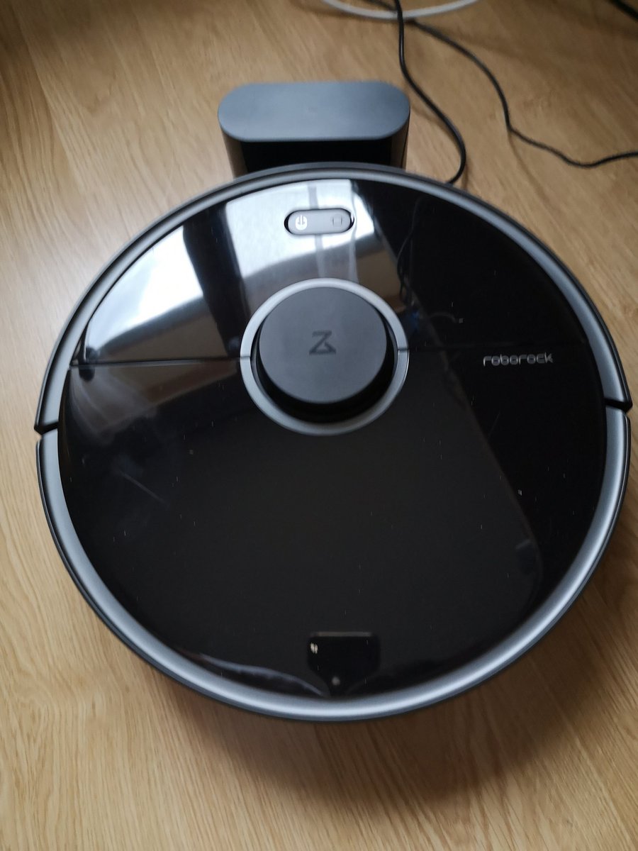 alesque21's tweet image. Nouvel arrivant dans le foyer #roborockS5Max. Il était très attendu, il ne lui reste qu&apos;à faire ses preuves. Merci @RakutenFrance.