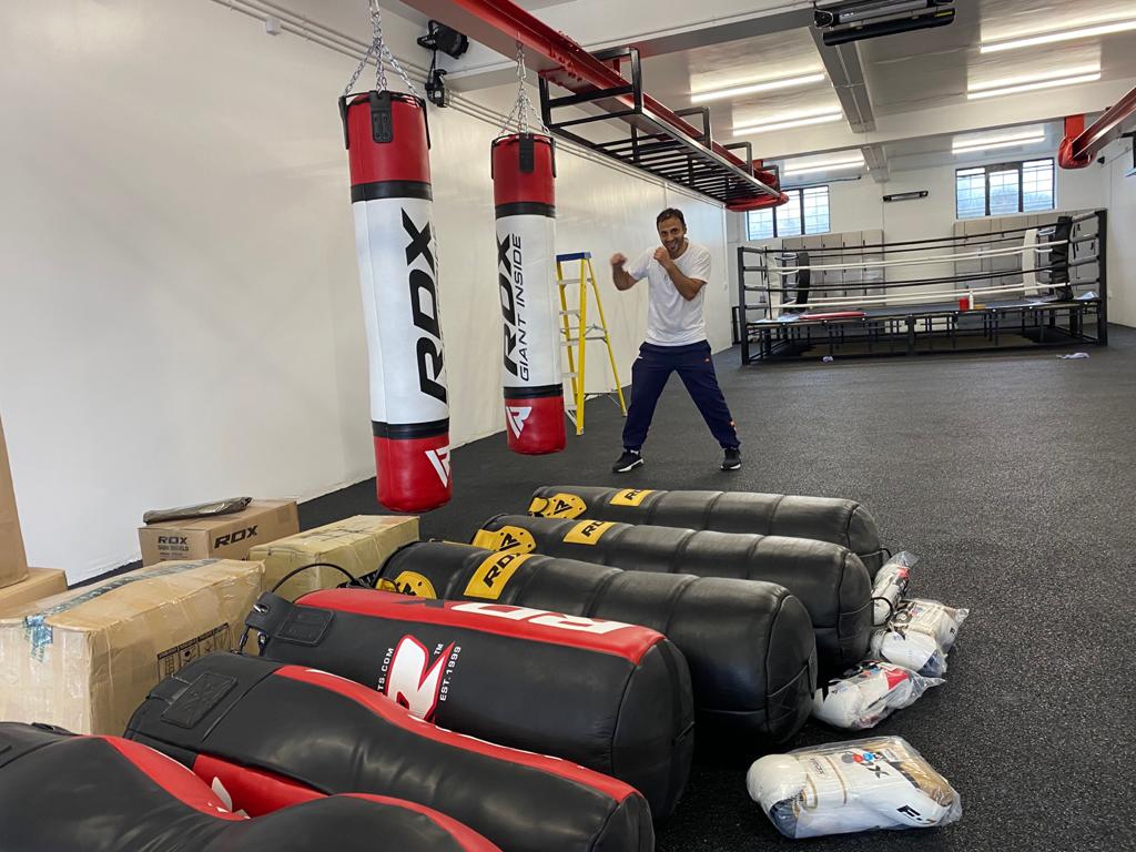 westhertsabc's tweet photo. The boxing bags have arrived. 💪💥
Damn! They look good... 🤩🤩💯
#westhertsabc #sport #training #boxing #cic #building #refurbishment #whabc #westherts #amateurboxingclub #watford #watfordboxing #boxingwatford #boxingtraining #boxingbags https://t.co/DDRC0OupyP