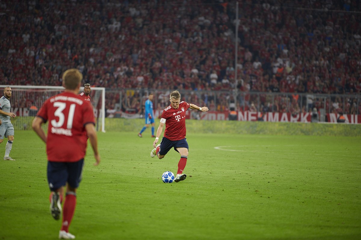 BSchweinsteiger's tweet image. Unbelievable how fast time goes by. It has already been two years since my farewell game in the Allianz Arena. This was certainly one of the most beautiful and emotional moments in my career 🙌
 @FCBayern @ChicagoFire