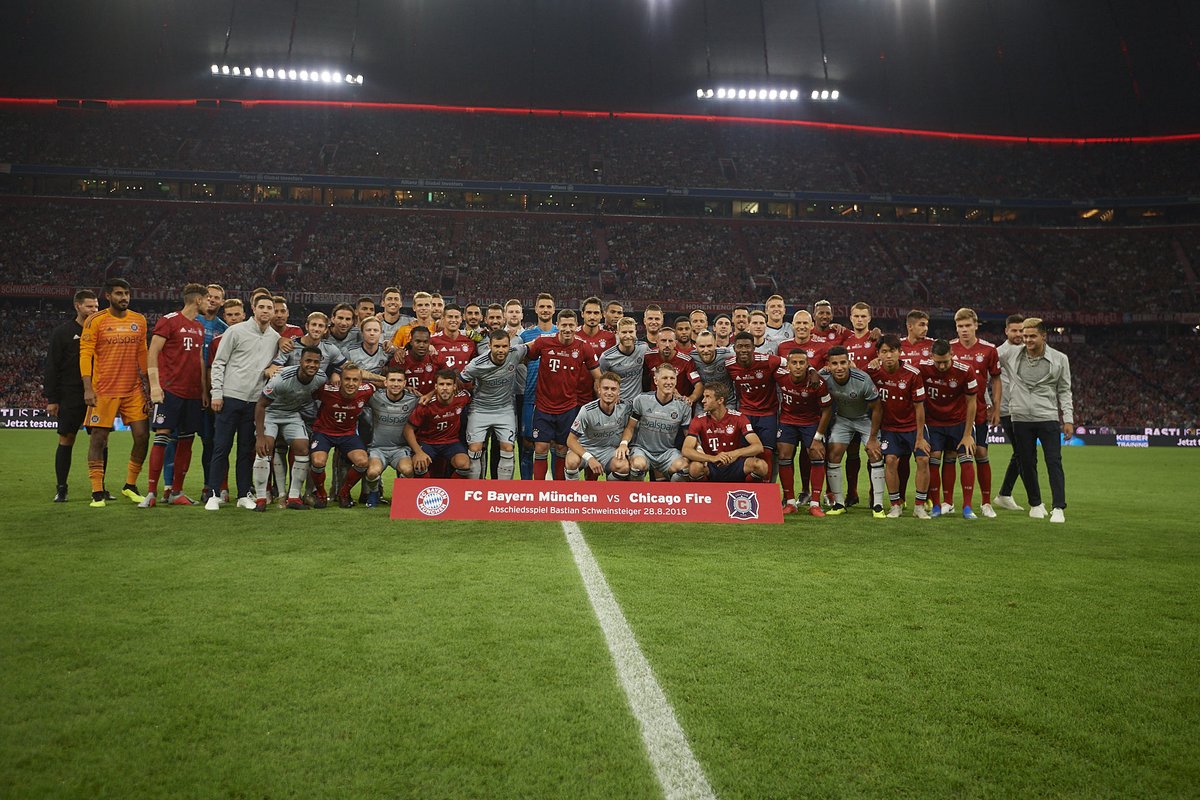 BSchweinsteiger's tweet image. Unbelievable how fast time goes by. It has already been two years since my farewell game in the Allianz Arena. This was certainly one of the most beautiful and emotional moments in my career 🙌
 @FCBayern @ChicagoFire