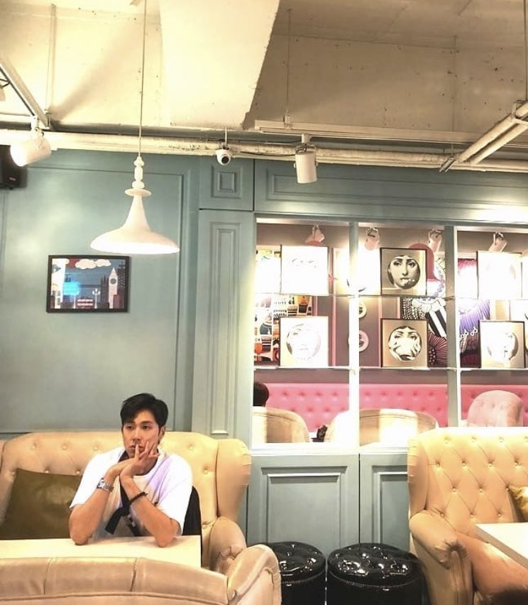 Yunho serving us boyfriend look (8)Retweet Aquarium dateLike for Cute cafe date