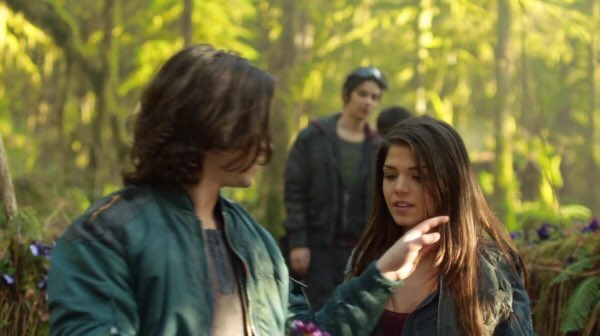 a couple hours after that, finn was CLEARLY and openly flirting with octavia. still same day he left the ark. still in a relationship with raven. he’s been on earth for a couple hours and already flirted with two girls while being with raven.