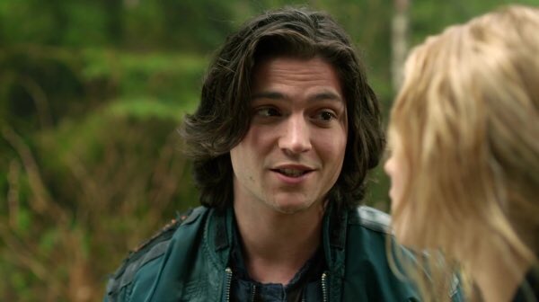 the only person she could trust.on the same day finn got to earth with the rest of the delinquents, SAME DAY, >>FIVE MINUTES AFTER LANDING<<, finn was flirting with clarke. of course, flirting isn’t cheating but is still wrong while in a relationship.
