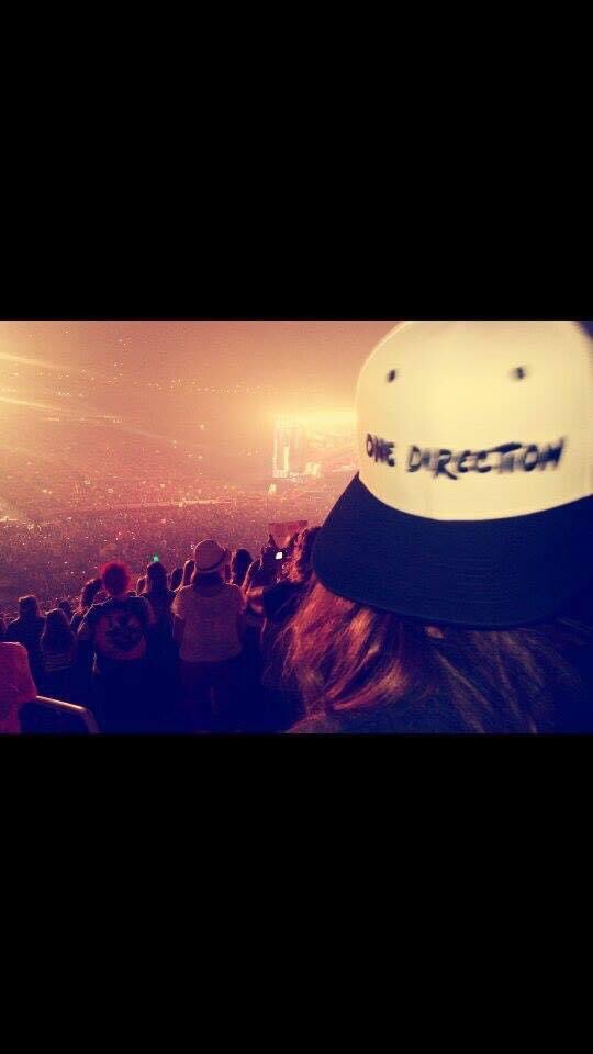 lvatthoran's tweet image. keep calm and love one direction💐💞 #directionerforever 💖🇨🇮🇬🇧