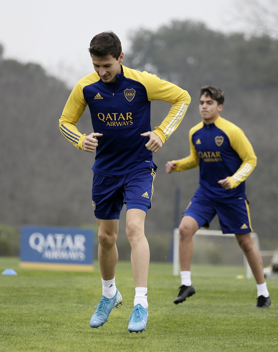BocaJrsOficial's tweet photo. 🔛 ¡Un día más!
💪 ¡Seguimos trabajando! #VamosBoca 👊 https://t.co/7wKipybS06