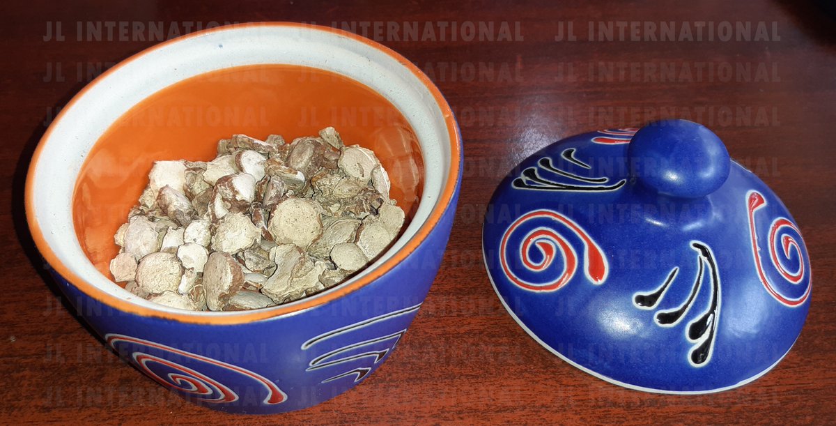 JL_Intl's tweet photo. Scientific Name:Hedychium spicatum
English Names:White Turmeric / Zedoary Root / Spiked Ginger Lily
Tamil Names:Poolankilangu / Seemai Kichchili Kizhangu
Other Names:Kapurkachari Sandharlika / White Haldi 
Katcholam / Katchooram 
Kachuralu / Gandha Kachuralu https://t.co/TGjDjMUDvi