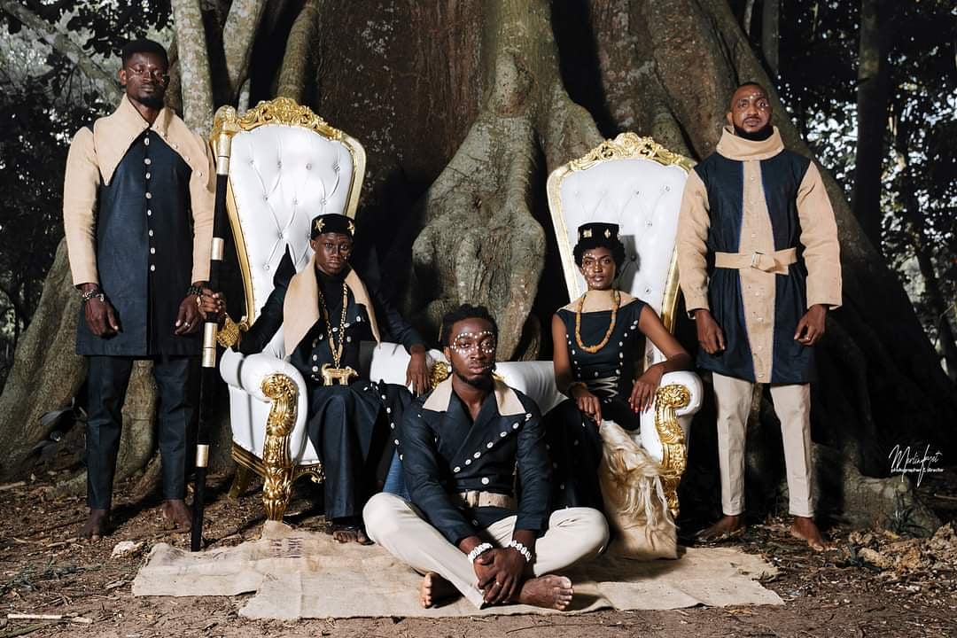 MosesByStyle's tweet photo. Acte 2 "les filles se sont décidé" !
Dans une création originale du créateur de mode Moses By Style.
Raconte l'histoire d'une famille royale qui, en dépit de leurs désaccords d'opinions reste solidaire et en harmonie dans le fond et la forme au nom de la famille.
#MosesByStyle https://t.co/koc8UR4V1W