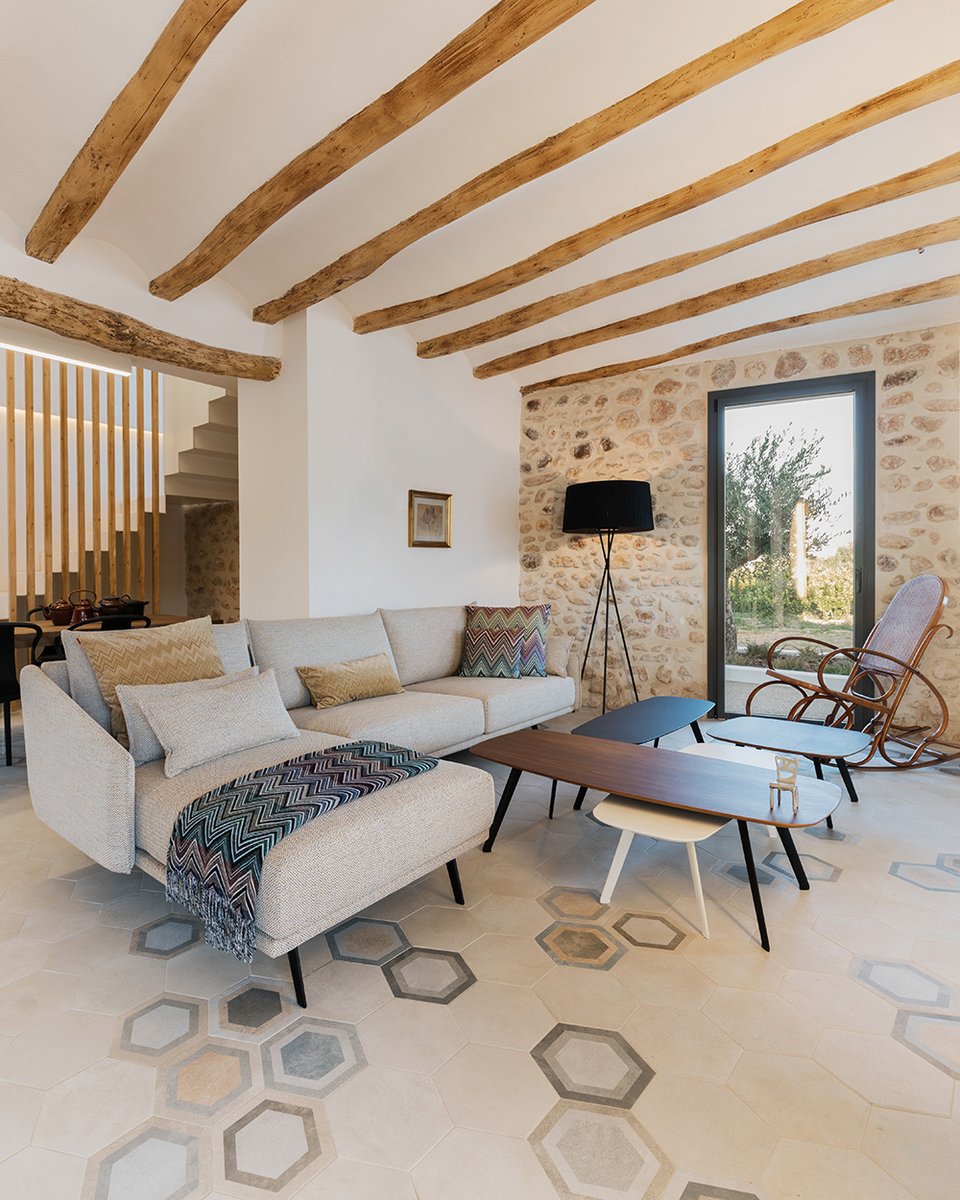 STUAdesign's tweet photo. Respecting tradition this project adapts the existing structure to a new avant-garde architecture. The living area includes Costura sofa with chaiselongue and some Solapa tables.
A project by Pepe Cabrera team in Denia.
HOUSE: https://t.co/vv9ordUHTC
#stua #desihn #pepecabrera https://t.co/jcZekOA6Td