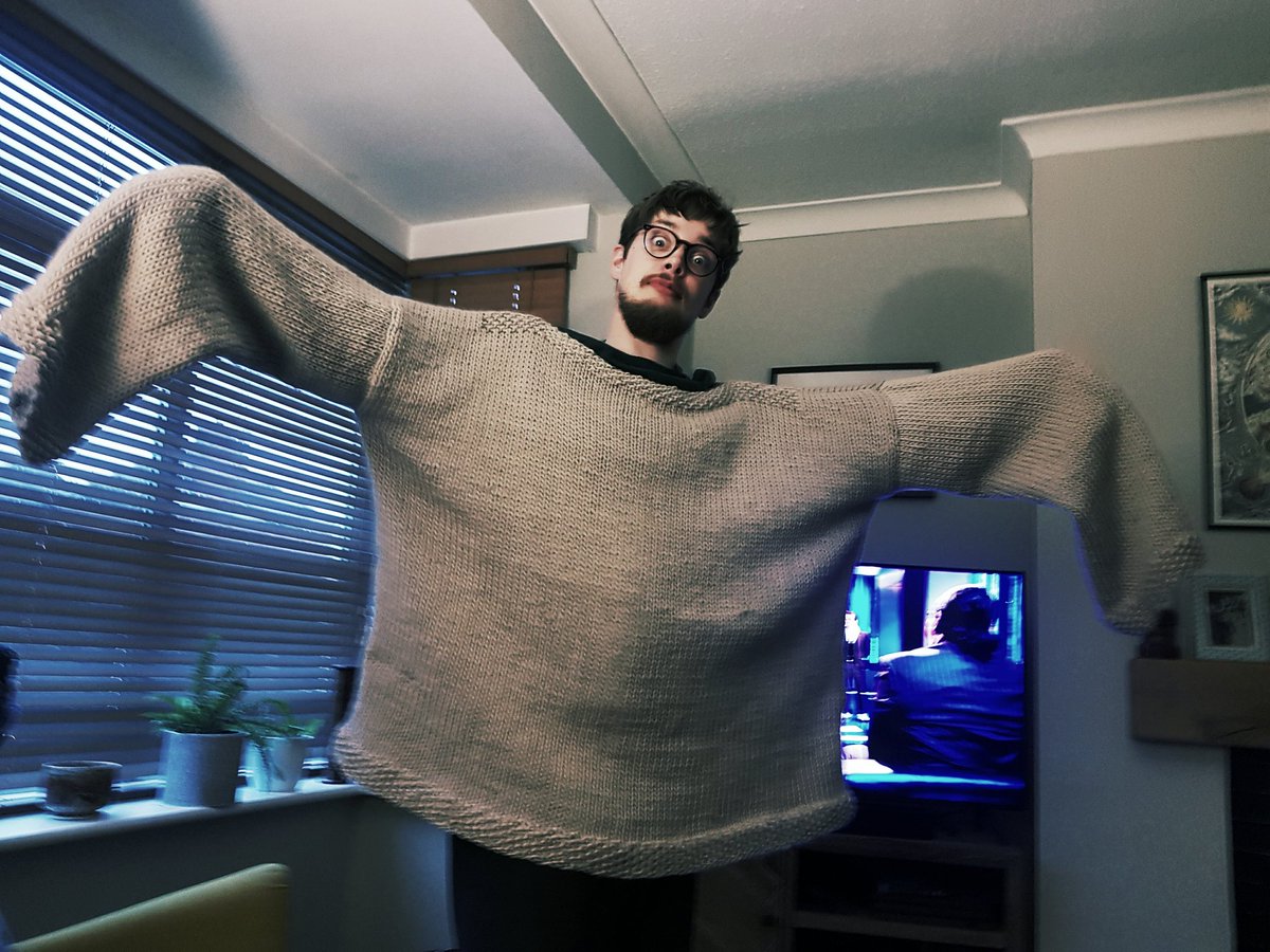 carolinehwrites's tweet photo. We're so. That #Knitted jumper I finished yesterday... Well, I wanted it big and slouch (as all the best jumpers are) but it's gone very very very wrong...

#knittingfail #knitting #whoops #threepersonjumper #wtf https://t.co/j5Y9gF1x3n
