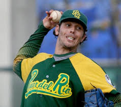 Drianrogelio's tweet photo. ¡Cumpliendo 39 abriles en el día de hoy, uno de mis lanzadores favoritos, el "Huracán del Capó", Yunesky Maya! ¡Líder en efectividad de la #44SNB, subcampeón del #WBC06, autor del 12th #NoHitter en la #KBO, 2 veces Pitcher of the Year en la #LIDOM! ¡Happy Birthday Pirro! 🎂🎉🎁 https://t.co/ymSGLX938f