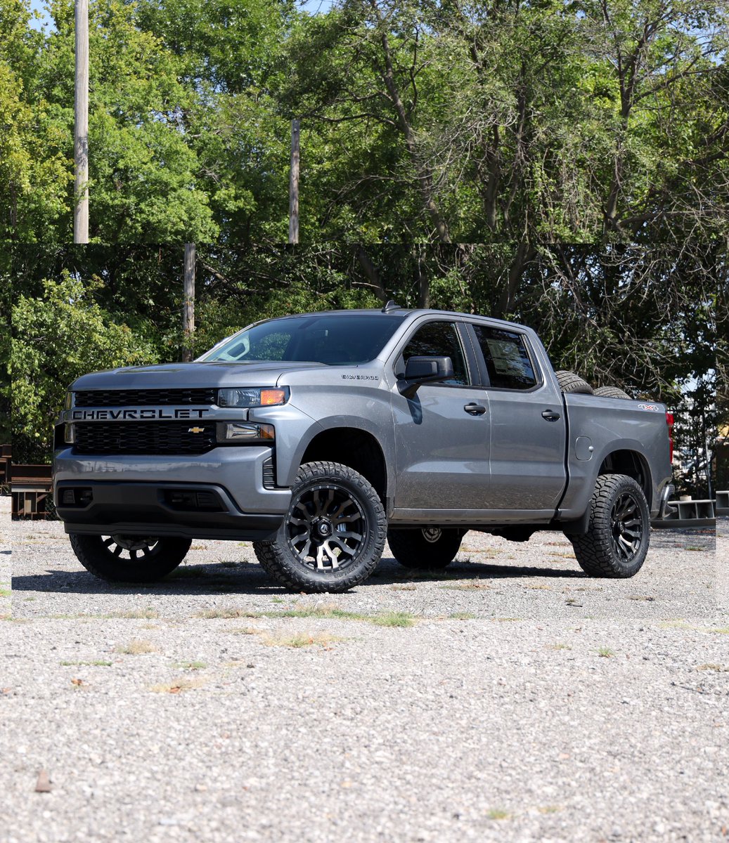 IntegrityCustom's tweet photo. 2020 Chevy Silverado built by #integritycustoms

3.5” Lift
20” FUEL Blitz
Nitto Ridge Grapplers
2 Row Black Leather
Nfab Steps
20% tint https://t.co/oIGncn4DPn