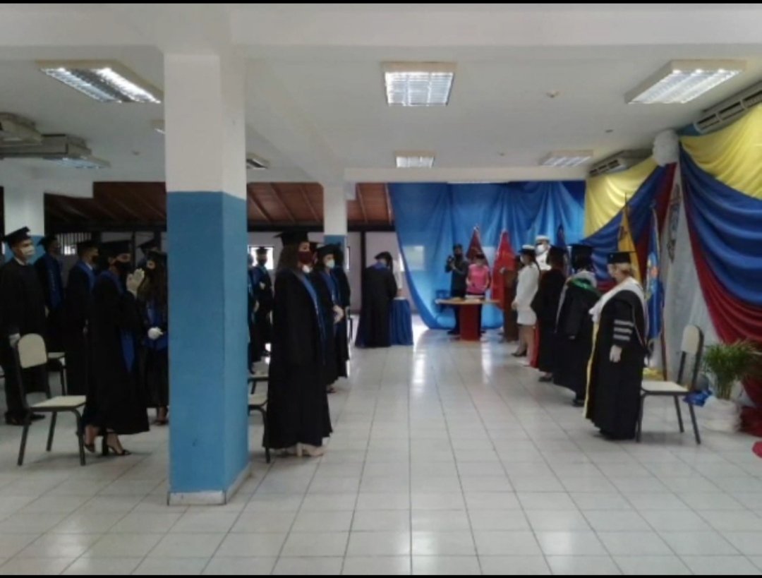 Ext_Isabelica's tweet photo. Respetando las medidas de bioseguridad el Núcleo Carabobo Extensión La Isabelica realizó entrega de títulos Universitarios. #UnefaGraduaPatriotas . @Unefa_VEN  @angiolillofp @UnefaVcrrCntral @UnefaNagua https://t.co/qwOsLIm17G
