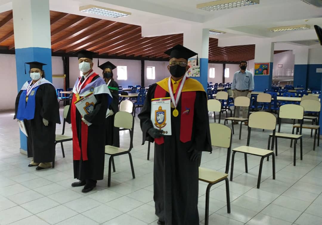 Ext_Isabelica's tweet photo. Respetando las medidas de bioseguridad el Núcleo Carabobo Extensión La Isabelica realizó entrega de títulos Universitarios. #UnefaGraduaPatriotas . @Unefa_VEN  @angiolillofp @UnefaVcrrCntral @UnefaNagua https://t.co/qwOsLIm17G