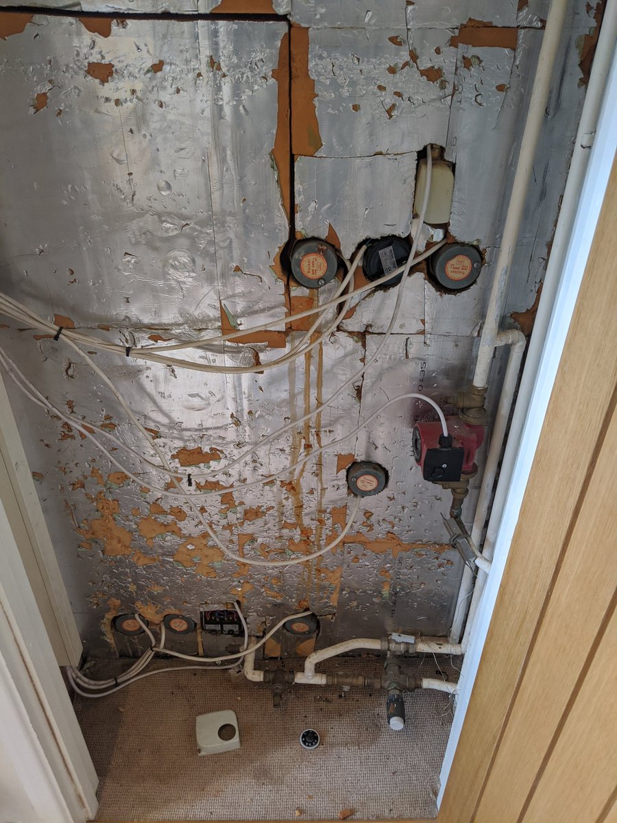 Anyone come across these before? Big ass steel tank 7x 3kw immersion heaters.....all for 7 rads 😂😂😂