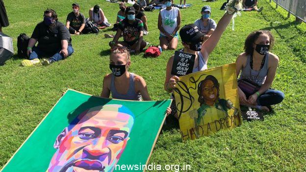 Newsind56944629's tweet photo. Thousands are gathering in Washington DC to commemorate the 1963 civil rights March on Washington and in protest of police violence.  #MarchonWashington #MrFloyd https://t.co/AufySaniHm https://t.co/xmVfc9ymlw