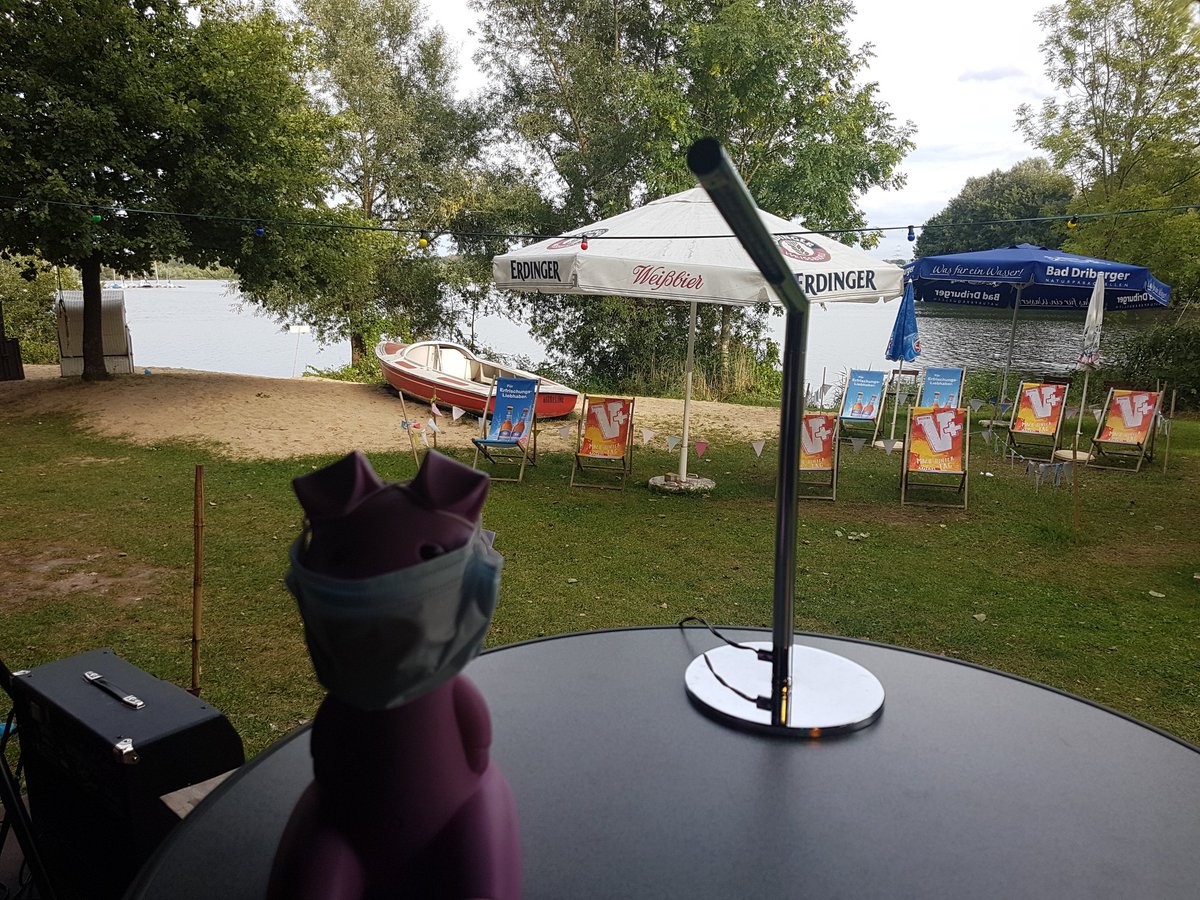 AnneSalzkotten's tweet photo. Endlich wieder vor Publikum lesen. #kneipenlesung #Seemöwe #Lippesee https://t.co/IfwyMSjM4H