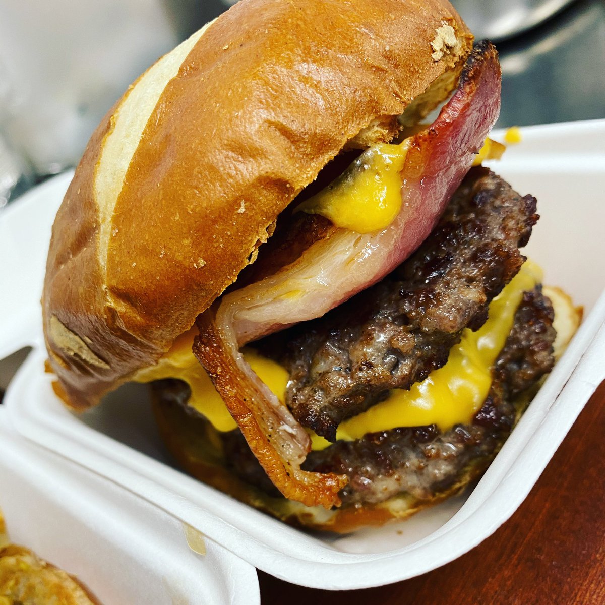 Getting the #bankholiday off to a banging start @beartown_tap 🙌🏻 we think their might the odd table or two left if you fancy getting your gobs around this 👆🏻
#suburbaneats #streetfood #caterer #weddingcatering #foodie #foodiemcr #manchestercaterer #burger #congleton #beer #pub