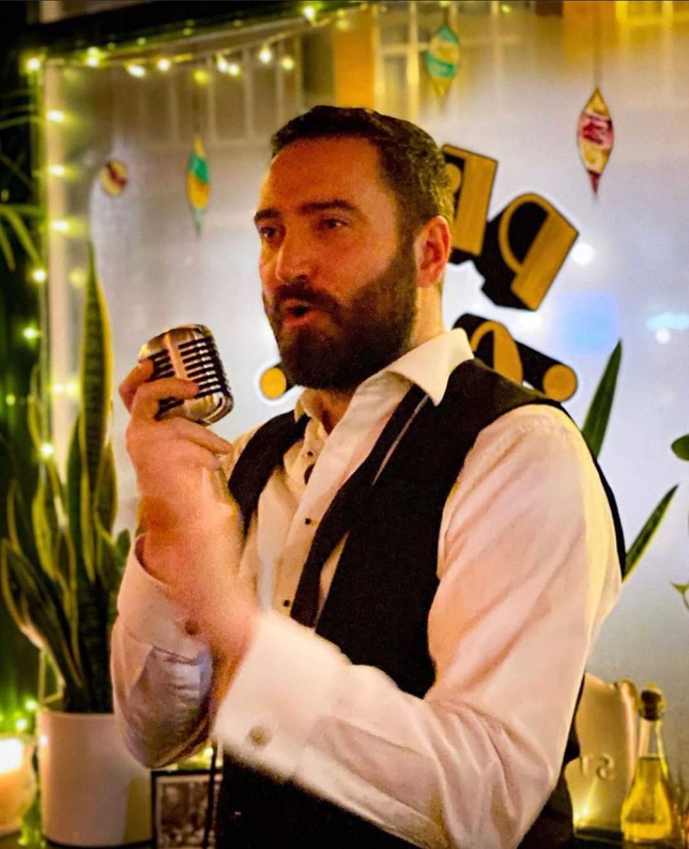 It's been FIVE MONTHS since I last slaved over a hot audience... But on Sunday, I'll be blowing the roof off of <a href="/PetitCafeDuCoin/">Petit Café Du Coin 🇫🇷</a> with an evening of smooth, swinging songs!

7.30pm start &amp; social distancing is in place, so when they're full, they're full!

#ThatsLife