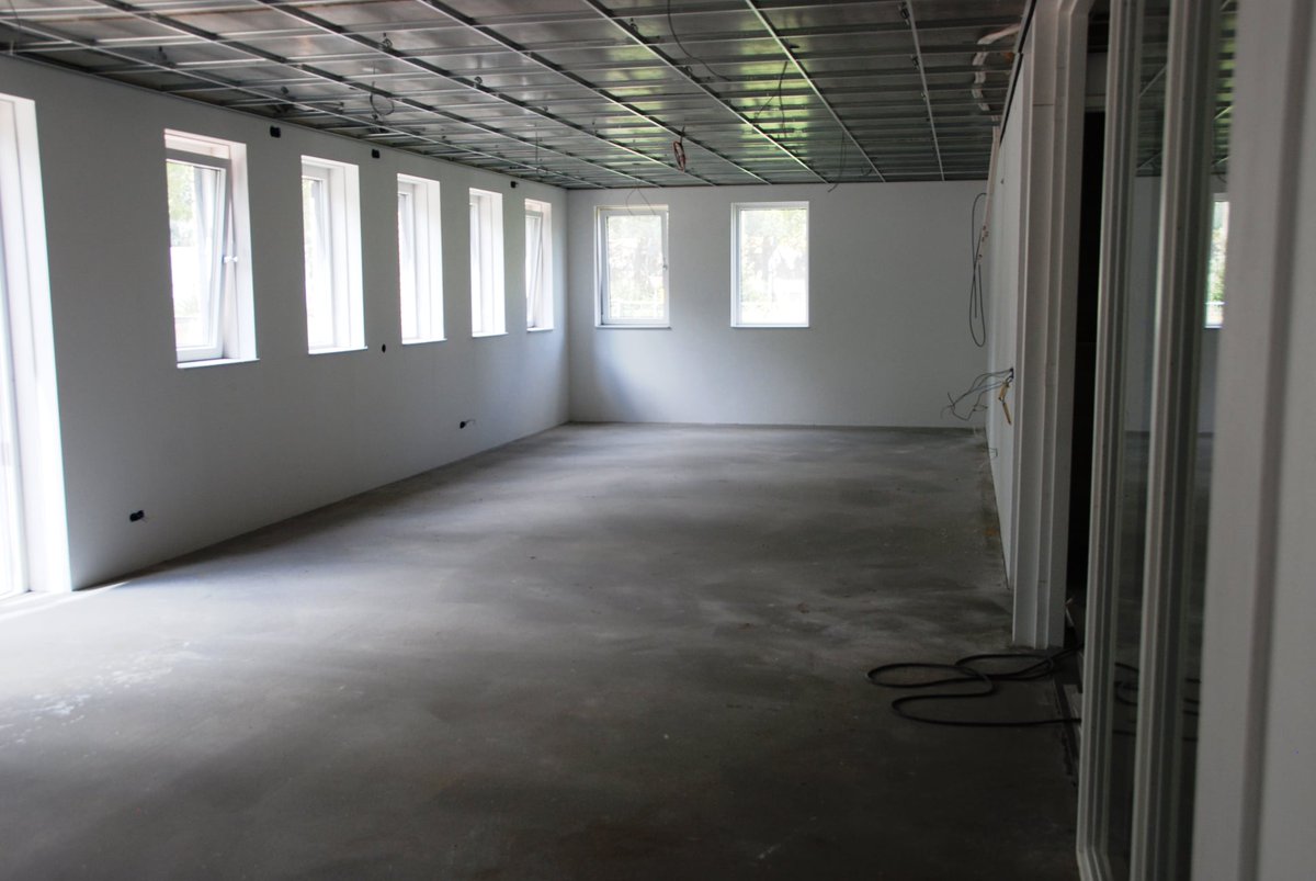 Vandaag met een kleine delegatie een kijkje genomen in het nieuwe hospice De Cirkel voor de Alblasserwaard. Indrukwekkend, prachtig en ruim! Oplevering half oktober, ingebruikname in november. Bijna klaar en wat zijn we blij en trots! Dank alle betrokkenen.