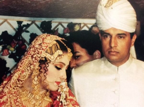 تھریڈ “مریم نواز کی کیپٹن صفدر سے شادی کیسے ہوئی ؀؟”اسلام آباد 6 اگست1990 کو عین اسی دن جس دن صدر غلام اسحاق خان نے وزیر اعظم بے نظیر کی حکومت کو برطرف کیا پاکستان فوج کے111 بریگیڈ کے ایک نوجوان کپتان محمد صفدر کی عبوری وزیر اعظم جتوئی کےلیے بطور اے ڈی سی تعیناتی ہوئی ۔