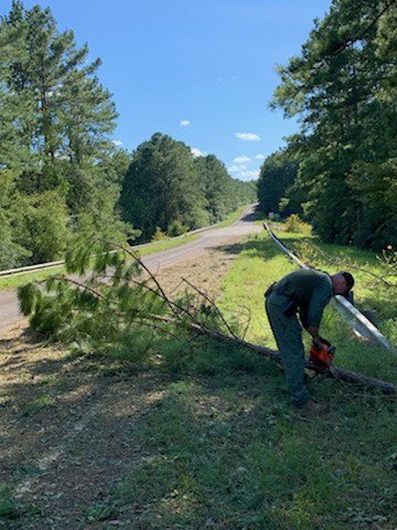 TxDPSSoutheast's tweet photo. Our Special Operations Group often responds to barricaded suspects and threats posed by criminal organizations and high-risk warrants.
 
But immediately after #HurricaneLaura, they responded to hardest-hit areas clearing downed trees and opening roads. https://t.co/ShCNT3Kg3H