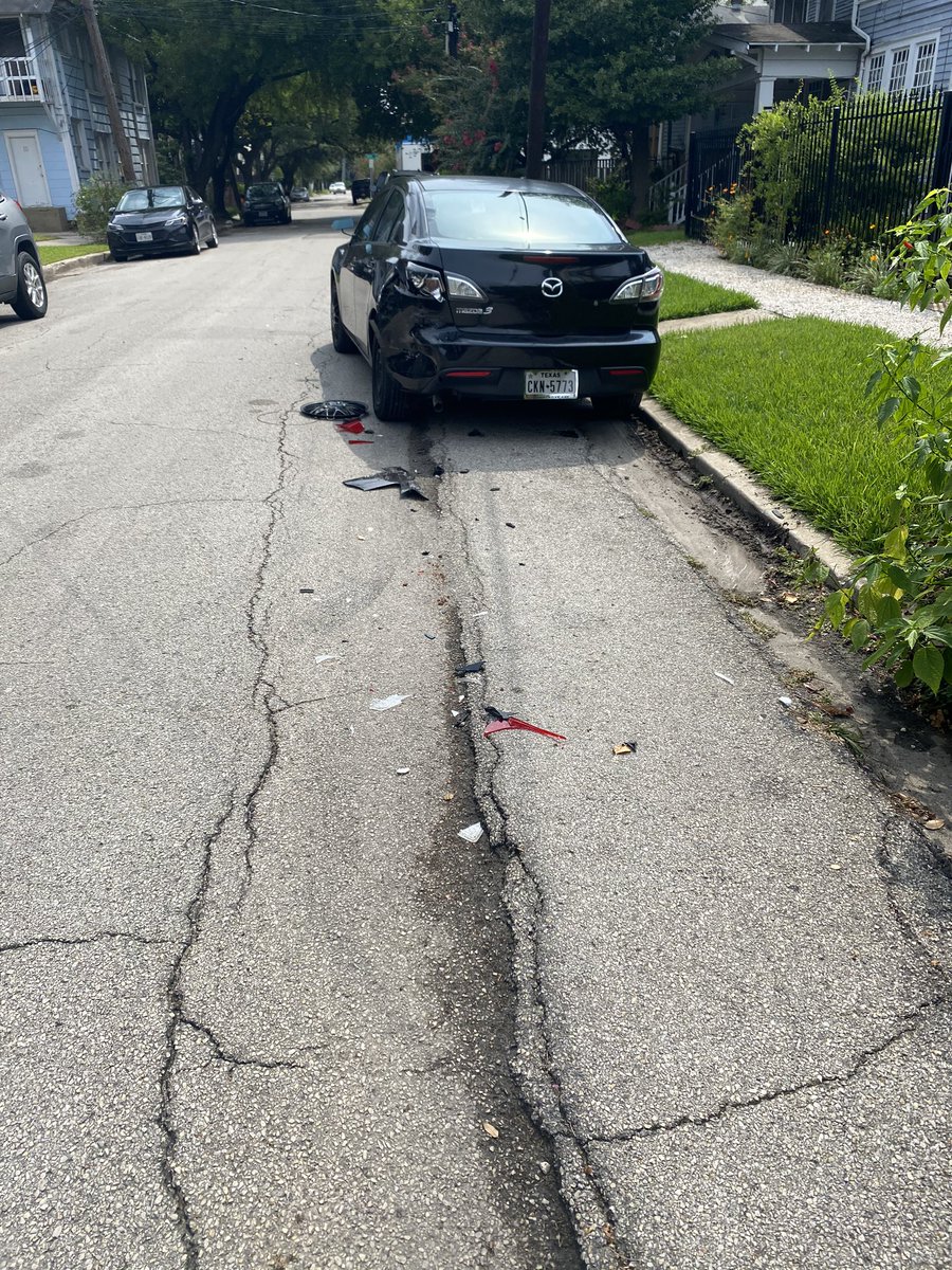 milliyoo's tweet image. Hit an run??? Fuc Nah! Good thing I caught your bitch ass. Old Emilio would of went 2 jail. New still might 2 but I’ll give the system a try first.