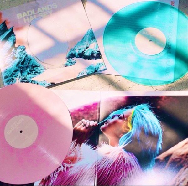 evrythinisblue's tweet photo. happy august 28 🥳🥳 i love this album more than i love myself #visitbadlands2020 #5YearsOfBadlands @halsey https://t.co/pMKIqH72uH
