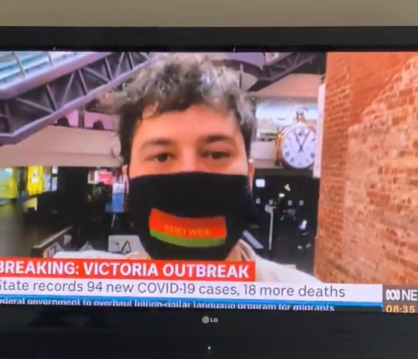 SamBramham's tweet image. Journo @seanmantesso sporting one of our Chei Wen masks. Doesn’t he look like a giant dickhead?