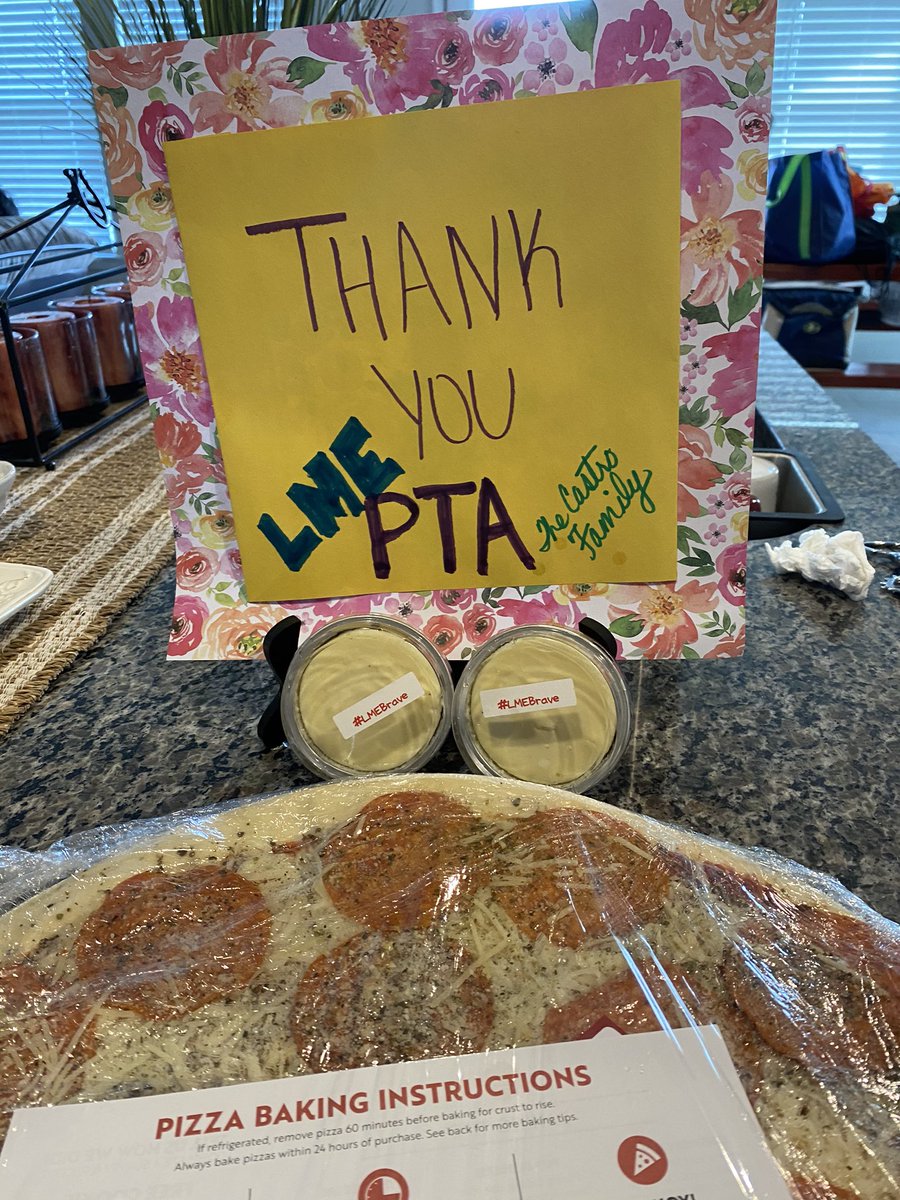 MrsCastroFCE's tweet photo. Big THANKS to LME PTA for the pizza and dessert! I ❤️LME PTA. #ibmarvel #LMEBrave https://t.co/jPzkZu4iR7