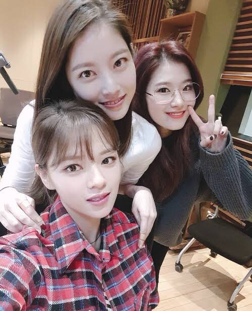 Seungyeon: “Jeongyeon is really strong. When she got a bad grade, she came home and cried a lot. But she woke up early the next day and went to practice before dawn”.  http://www.wantwice.com/index.php?mid=FREE&page=8&document_srl=16242851