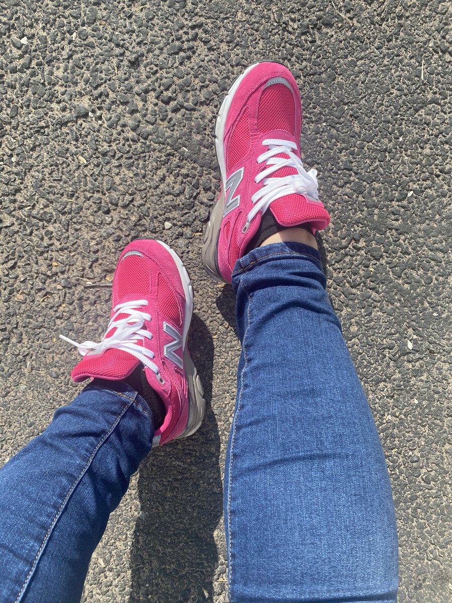 Another day, another sneaker.. 👟💖  #Magentasneakerheads #KOTD #WOMFT