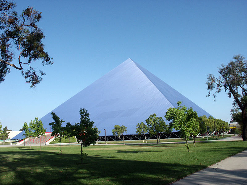 There’s one in Long Beach???? https://en.m.wikipedia.org/wiki/Walter_Pyramid