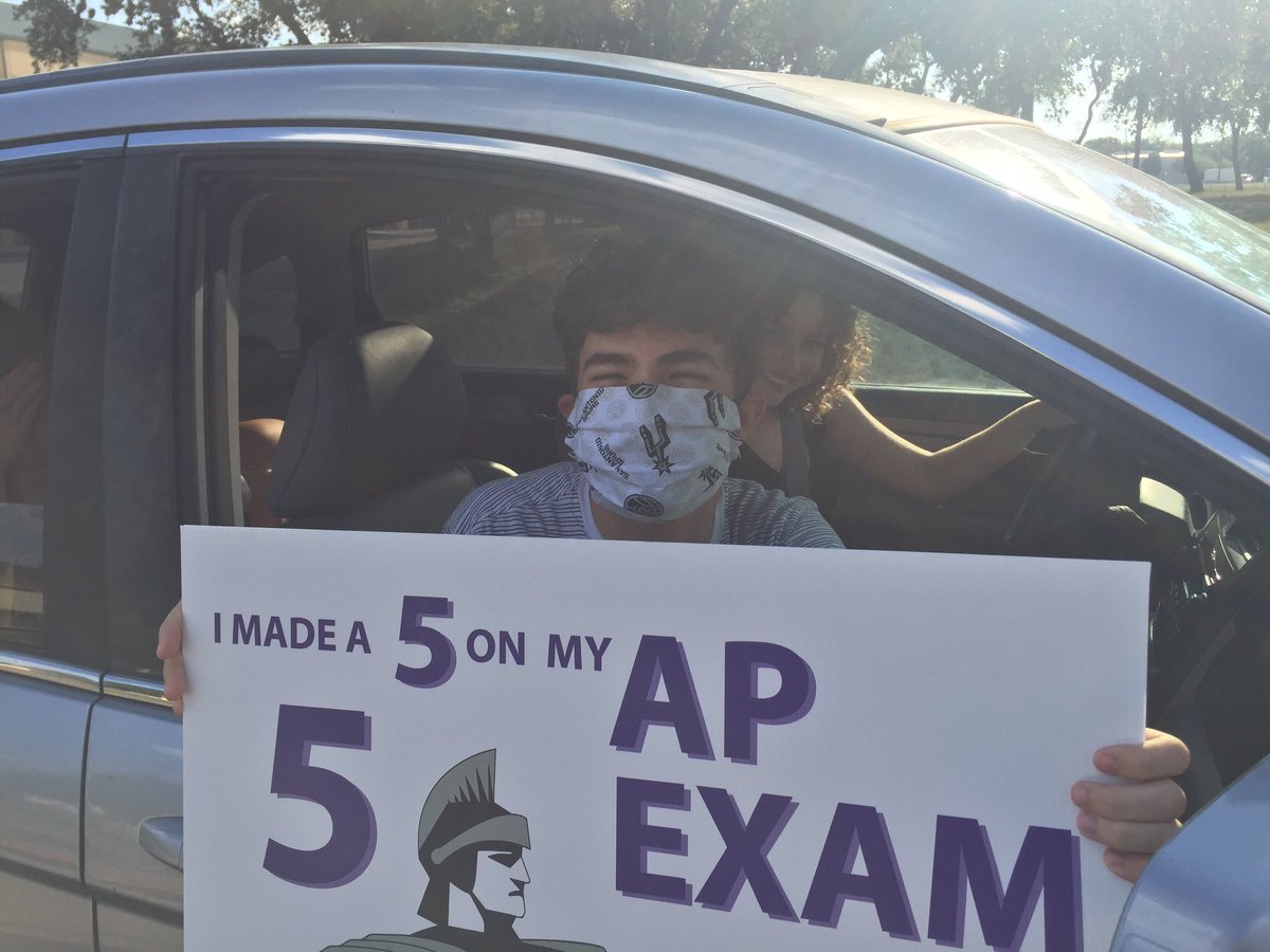 Warren_Advanced's tweet photo. It’s hot, but so worth it to hand out goodies to our AP Warriors!! https://t.co/uQ8BdF4CWy