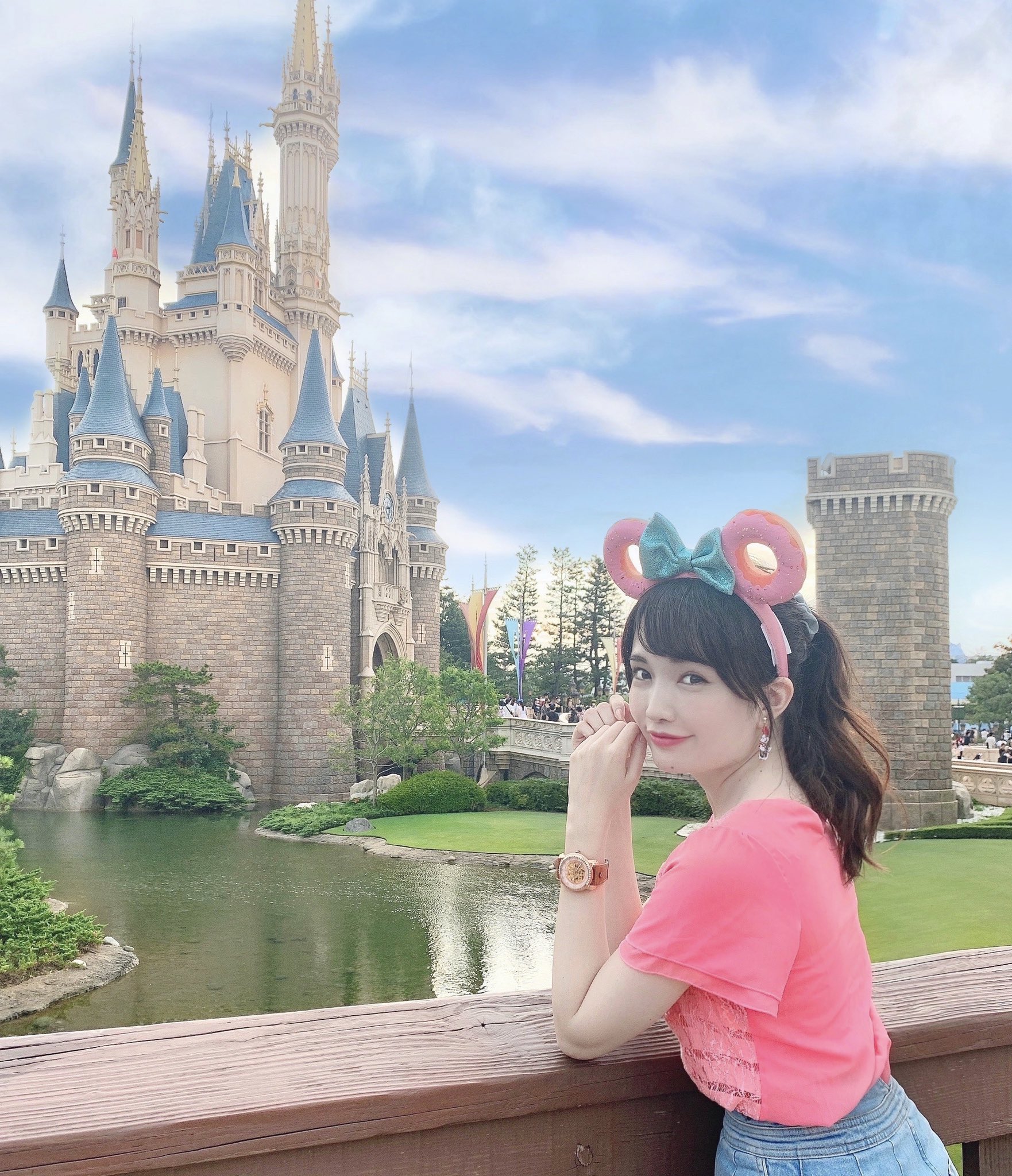 تويتر 浅井麻里 まりりん Wdwレポ投稿中 على تويتر ディズニー年パスの入園抽選は いまんとこ毎月一回は当たってる T Co Oqxvgdr9nr シンデレラ城を背景に この日とっても素敵な腕時計つけてった ディズニーランド ディズニー シンデレラ城
