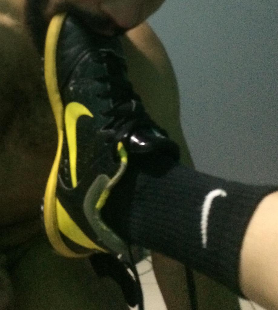 c_vit07's tweet photo. Maluco apanhou e ainda lambeu meu tenis kkkk π
#Rtalphas #humanatm #latino #male #pool #gay
@bestfootmaster @rt4kings #footslave
#feet #fetiche #pes #sneakerboy #paypigs #paypig #malefeet #cashslave
#cashmaster #findom #cashpig https://t.co/FKc7RCD5vI