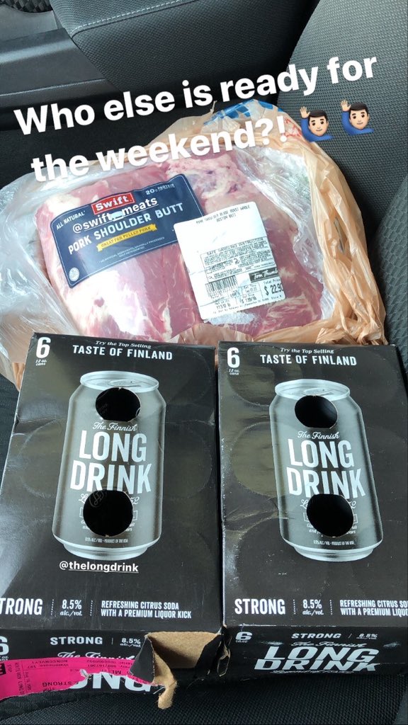 Tender_Takes's tweet photo. It’s the freakin weekend 🙌🏻😌 who else is rolling smoke with us? #bbq #lowandslow #foodie #protein #porkbutt #longdrink #smoked https://t.co/2ZczxNe7UU