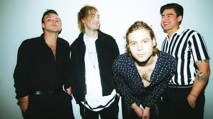 5SOSMexico's tweet photo. Interactuemos un poco, abajo les dejo unas encuestas y ustedes me dicen que prefieren 👀 #STREAMKILLMYTIME #killmytime https://t.co/vSS4qLAExA