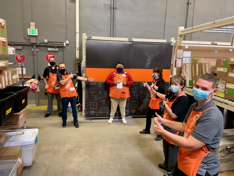 We had a great walk this week with RDO Dawn Nehk and DM David Lataille and was able to recognize some amazing associate performances!! Great job to my 1526 Glendale Team!!