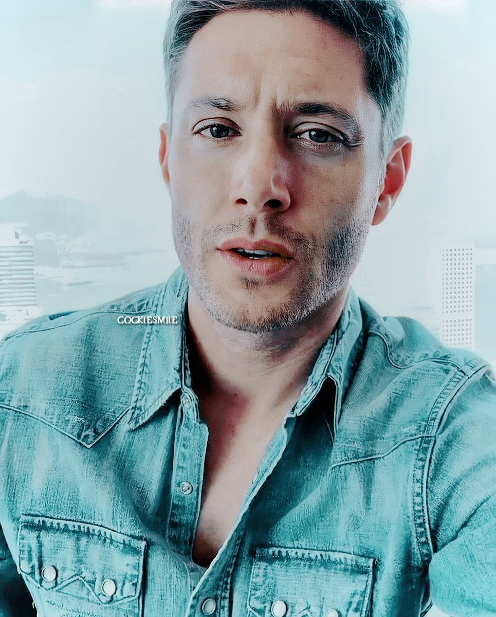acklesziinho's tweet photo. Eu estou sem palavras. É tão estranho saber que é realmente o fim de supernatural. Jensen com a plaquinha The End, fez meus olhos encheram de lágrimas. É tantos sentimentos, orgulho pelo bom trabalho que todos do elenco de SPN tiveram juntos, mas triste que seja o fim. https://t.co/TaO9Y8FK9A