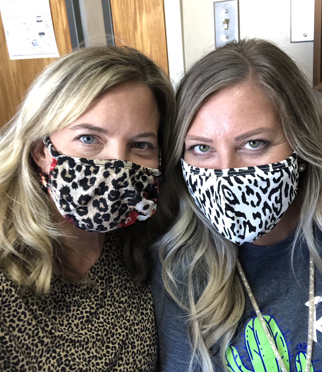 DevSamuelson's tweet photo. 💙We are ready for school!!! 💙 @DavisMK15 https://t.co/gAWVUs82EN