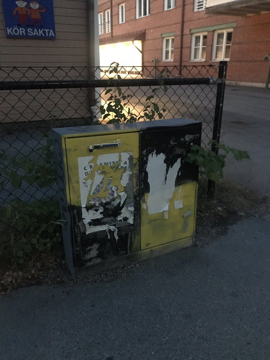SupporterVisual's tweet photo. #supporterculture #graffiti #football #MFF #aikSolna #asroma #unionberlin #malmoff #AIK #giallorossa https://t.co/hxd7FvdlAX