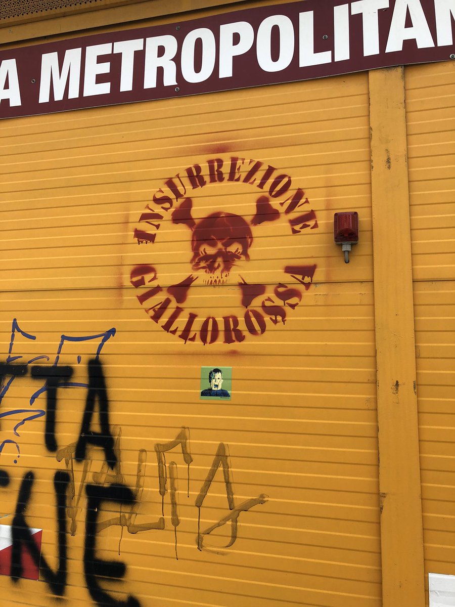 SupporterVisual's tweet photo. #supporterculture #graffiti #football #MFF #aikSolna #asroma #unionberlin #malmoff #AIK #giallorossa https://t.co/hxd7FvdlAX
