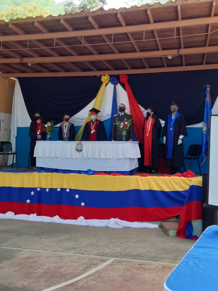 AnzoateguiUnefa's tweet photo. La #UnefaGraduaPatriotas con la convicción de que con esfuerzo, trabajo y dedicación saldremos adelante. Con orgullo decimos #UnefaGraduaPatriotas @NicolasMaduro @vladimirpadrino @CTrompiz2 @angiolillofp @Marlonjuventud @Unefa_VEN @VasypcUnefa @Lemen82 https://t.co/gFzUelypmA