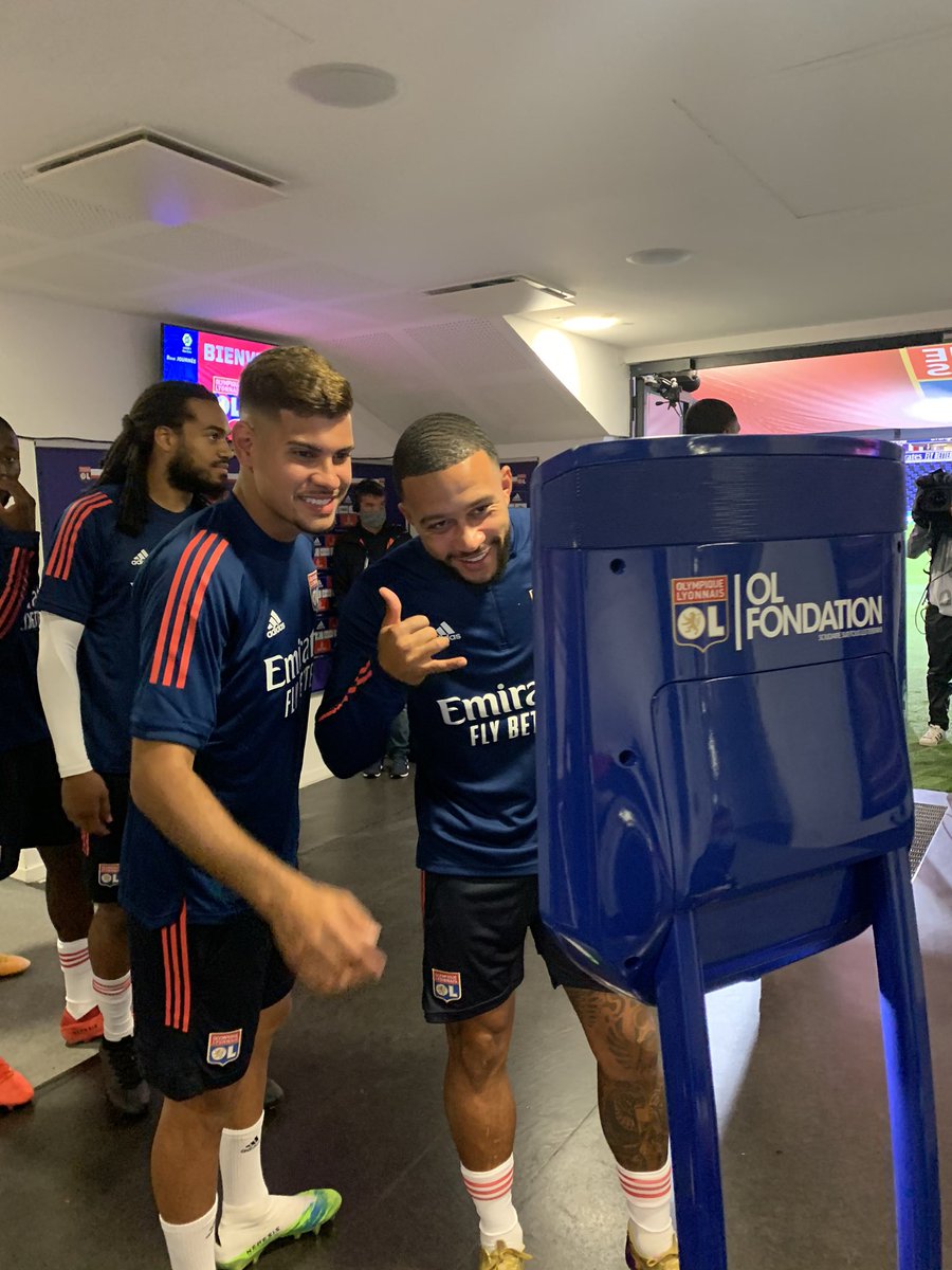 OLFondation's tweet photo. Louis du @CLCCLeonBerard a pu vivre le premier avant match de la saison à travers notre robot de téléprésence! Un moment inédit aux premières loges d’OL/Dijon! 🔴🔵 https://t.co/BdDuz6Pq5N