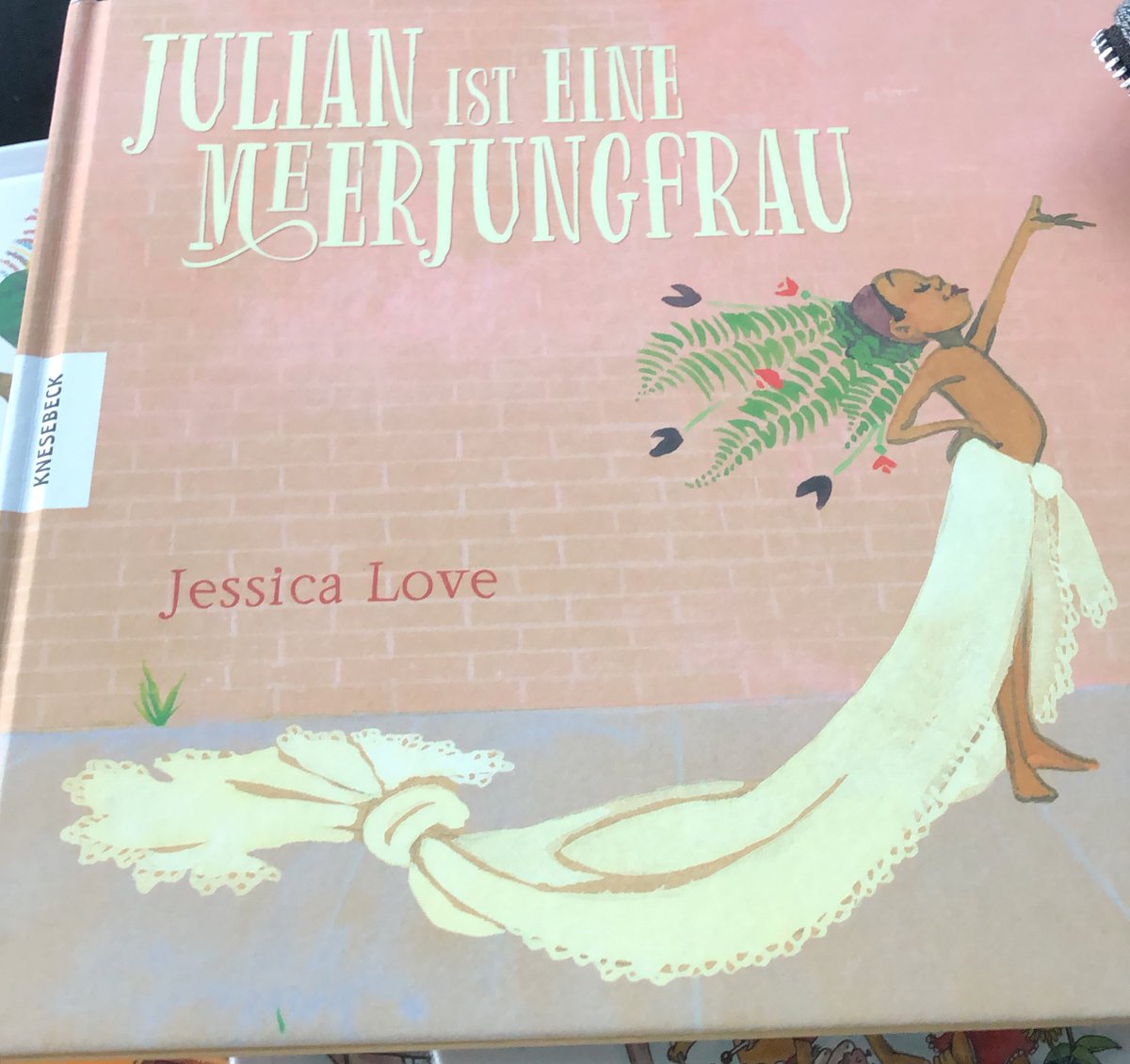 boxbread's tweet image. das büechli isch sooo toll und wotts am liebste mit de ganze wält teile!