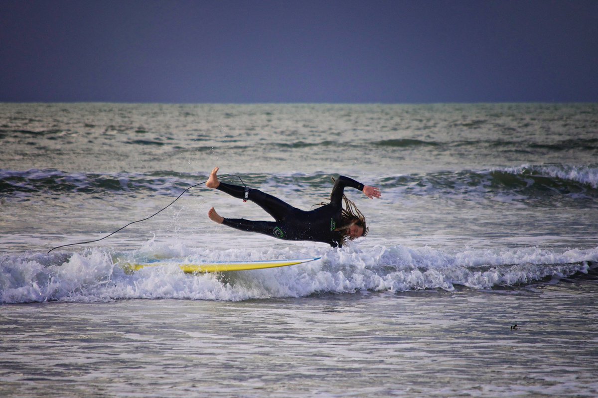 thisdevon's tweet photo. ‘It’s hip to be square’ #Devon #this_devon #surfer #surf #dismount #dreads #westwardho #ilovenorthdevon #thisdevon #devonscenery #thisisdevon #north_devon #devonholidays #summer2020 #devonlife
@devonlive @Devonlifemag @northdevon https://t.co/thRUKTMmMU