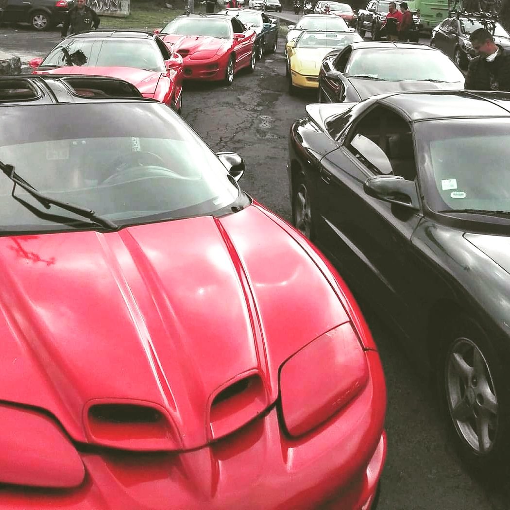 DanyRex17858030's tweet photo. The team π
-Follow us for more photo & video
#transam #fbody #fbodybros #ls1 #firebird #race #american #transamws6 #v8 #lsx #weekend #r18 https://t.co/j4YoDjx5sF
